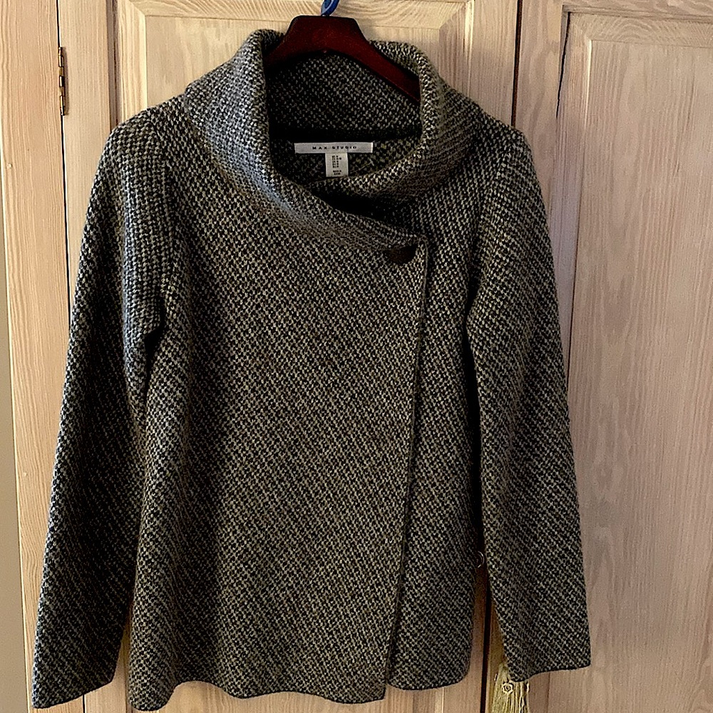 Medium Weight Sweater Jacket. Slightly Flared Bot… - image 1
